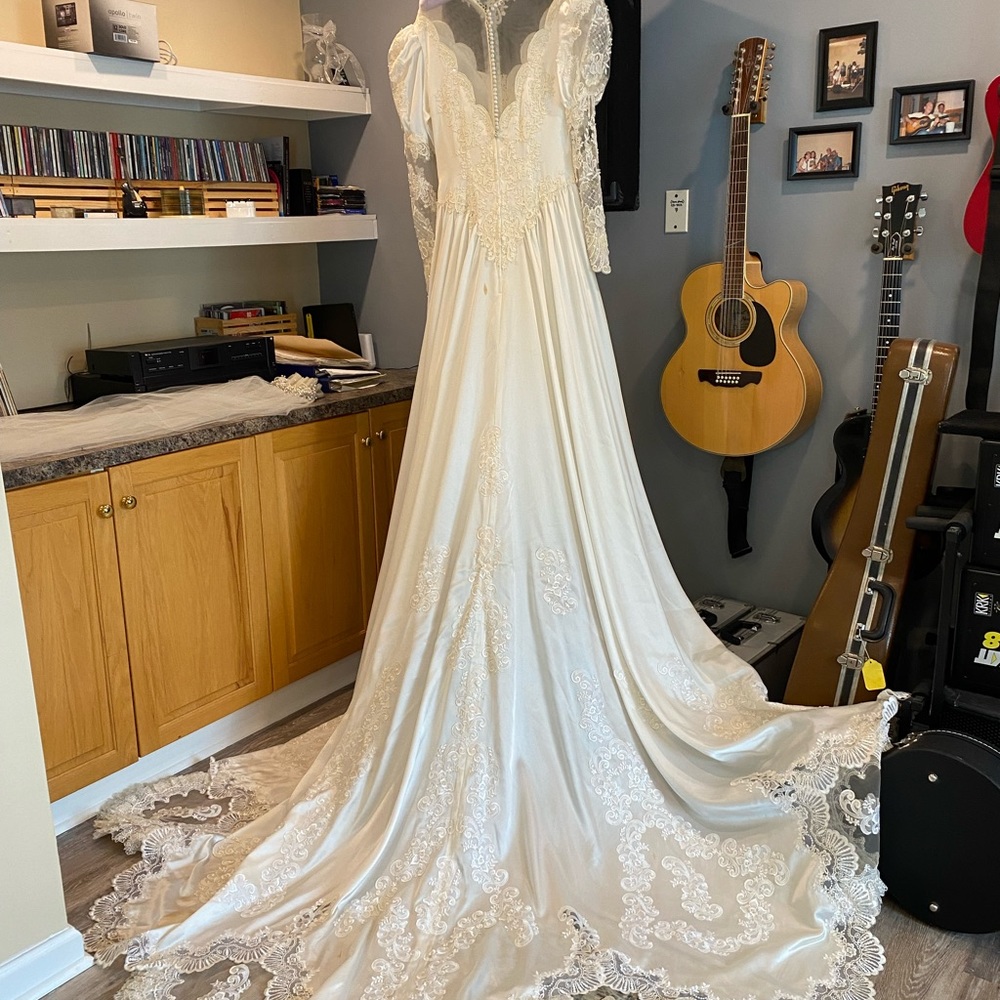 Vintage bridal gown and veil with Pearl band.